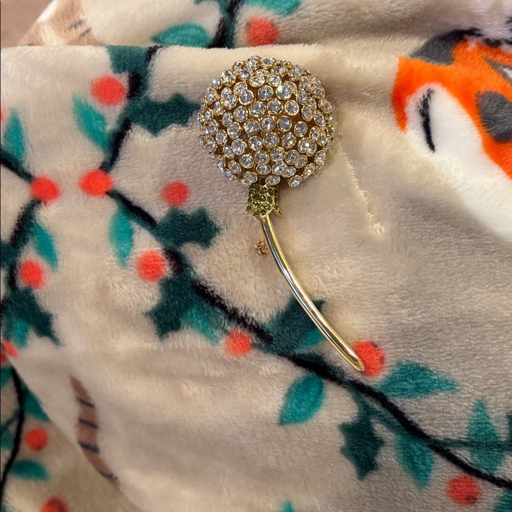 Vintage Flower Crystal Goldtone Brooch - Picture 5 of 9